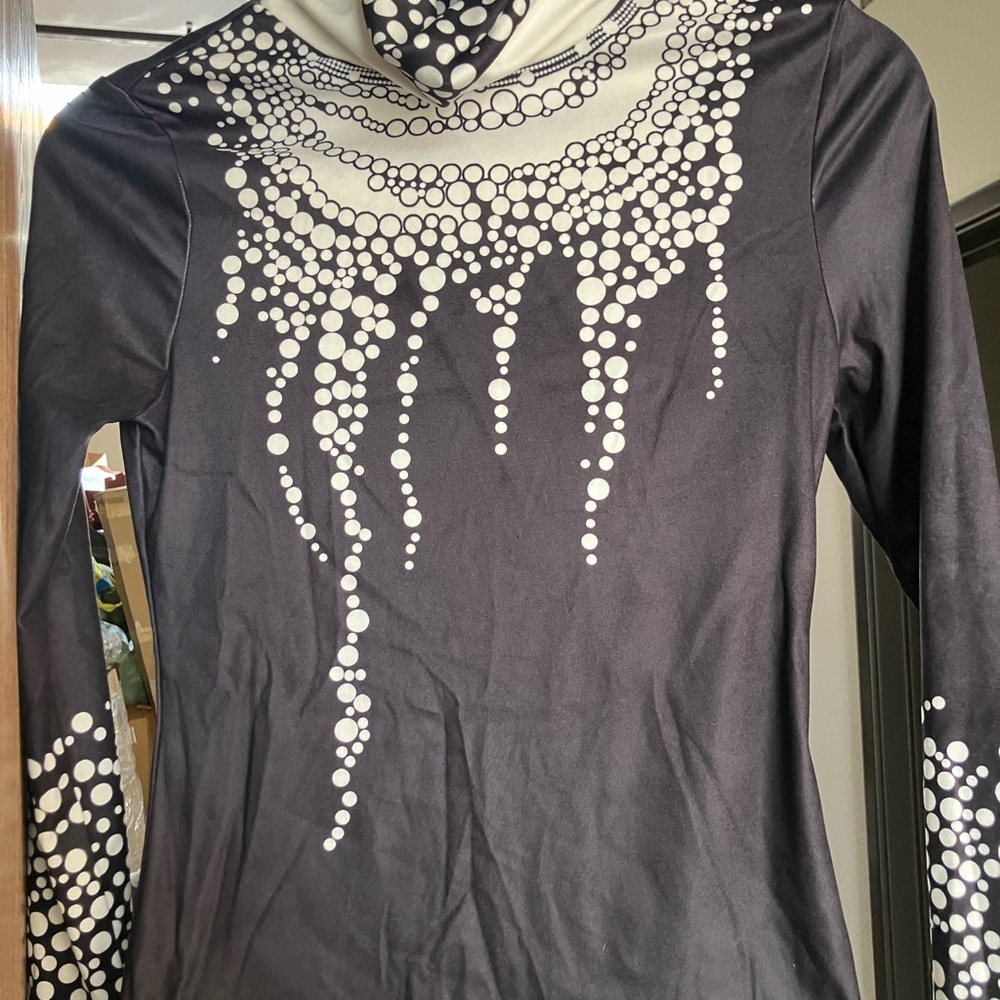 Chic Black and White Patterned Top - image 3